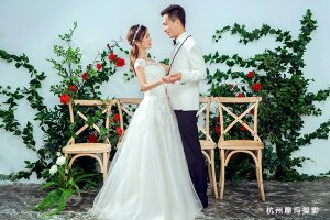 婚纱照6套衣服如何选 6套衣服婚纱照什么价位