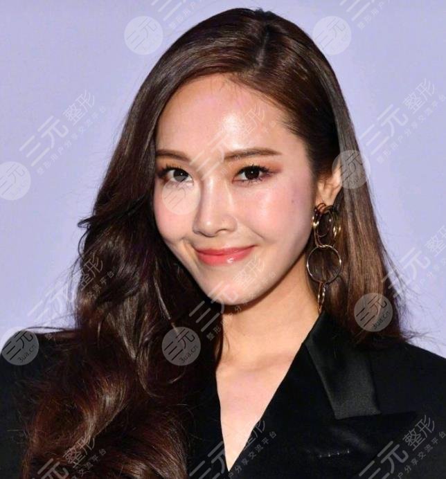 郑秀妍过度整容变“僵尸脸”！离开少女时代后整容颜值直线下降！