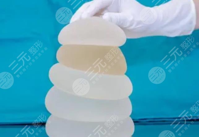 硅胶隆胸