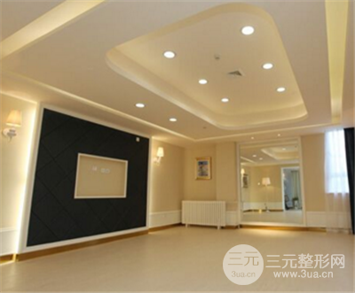 贺州市人民医院有整形科吗？有项目价格一览表吗？