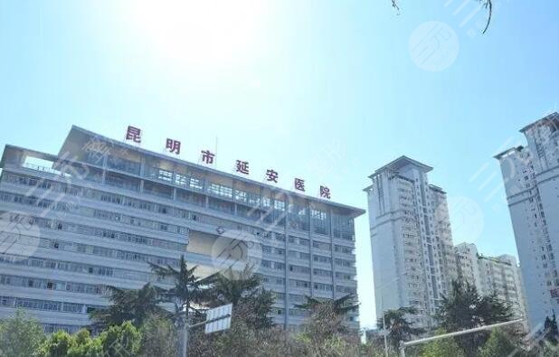 地点不是很好找,在通城酒店旁边,招牌不显眼,环境不错,休息区很舒适,做了小气泡和光子,护士小姐姐比较温柔,光子嫩肤有点烫到的感觉,开到低档位也有烫感,几分钟做好了,有感觉烫到的地方晚上回来敷面膜有刺痛感,第一次做可能不适应,做完皮肤还是很水润,也比较透,对色素沉淀有改善,之后会继续做。