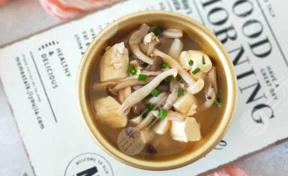 蘑菇排骨汤