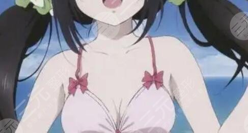 隆胸
