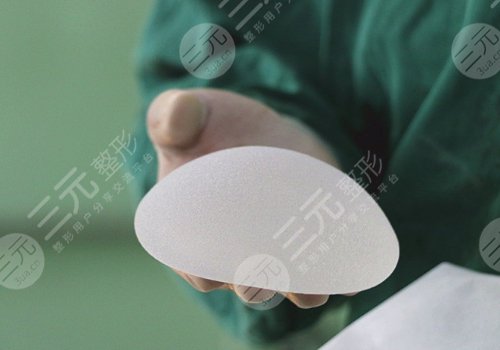 假体隆胸术有哪些特点？
