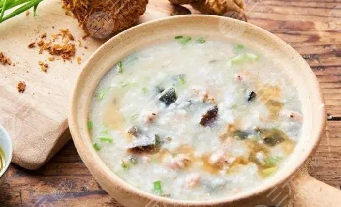 皮蛋肉松燕麦粥