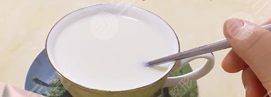 隆胸